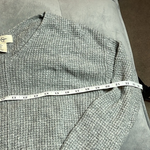 Jessica Simpson: Gray V-Neck Sweater - Picture 3 of 6